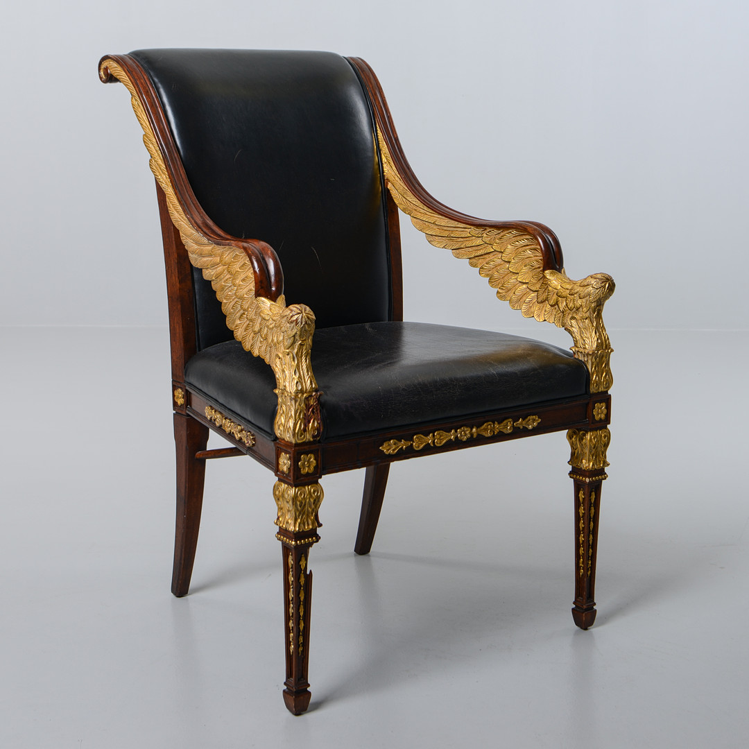 ghe-an-co-dien-dat-vang-phong-cach-hoang-gia-phap